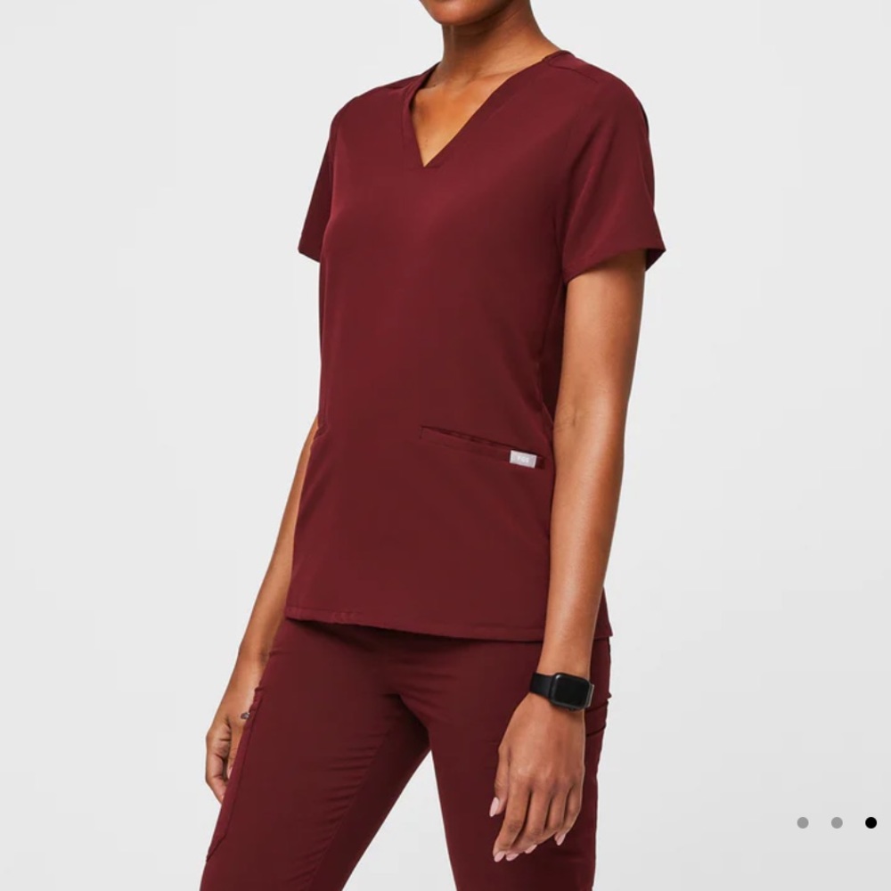 Figs burgundy scrub set